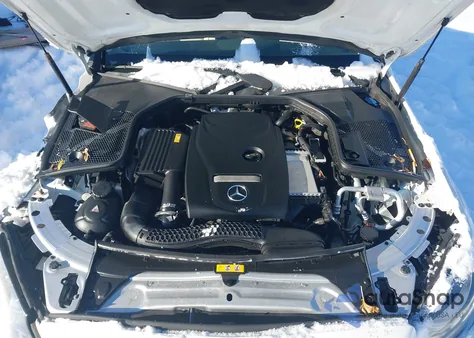 2017 Mercedes-Benz C 300 4Matic из США, поврежденный, VIN 55SWF4KB7HU219841